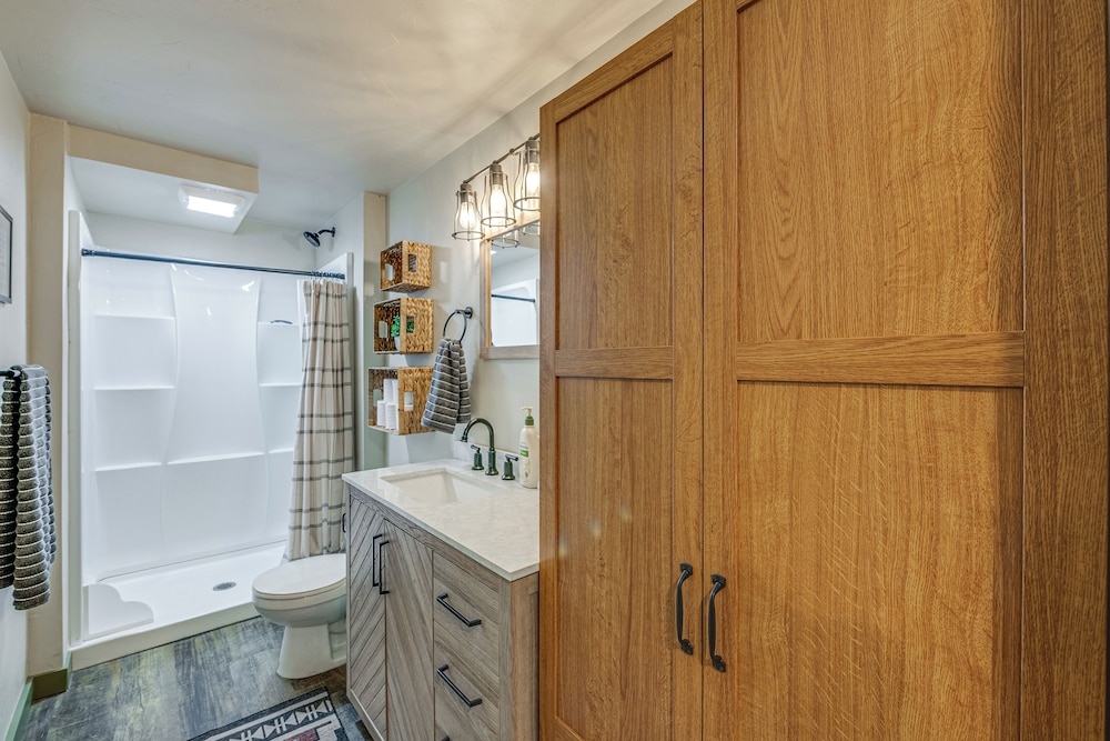Lake Access, Mtn Views: 'cooks Cabin' in Kamas!