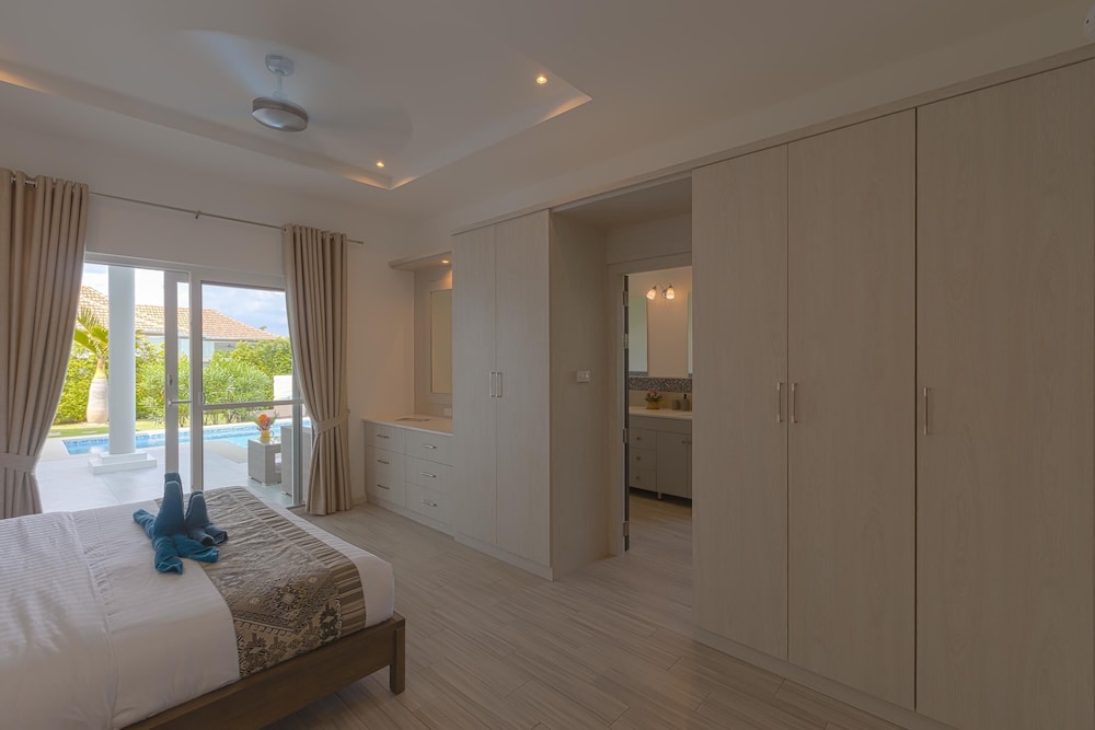 Modern 3 Bedroom Pool Villa MP67 view 4