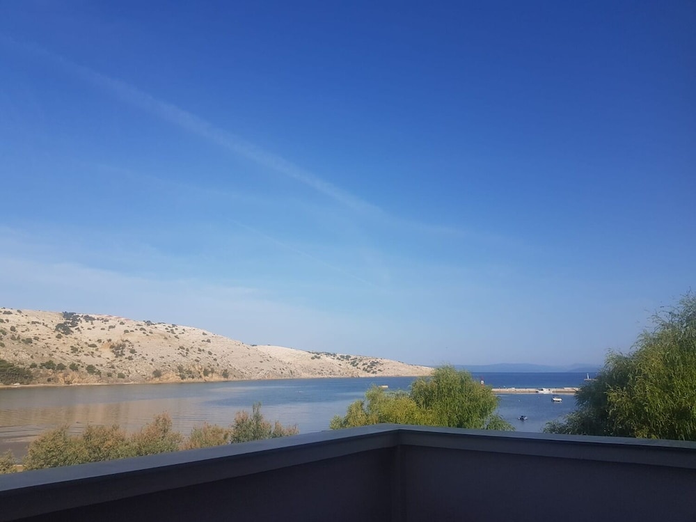 Mari - Near sea - A6 view 2