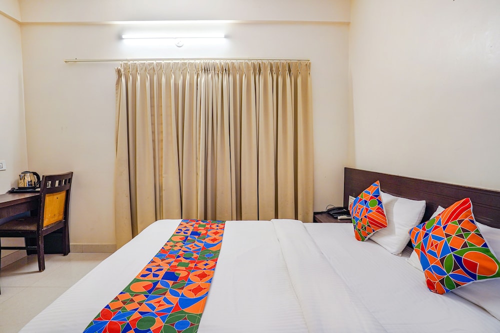 Fabhotel Willow Tree