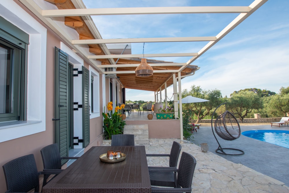 Ariadni di Olivio Villa view 4