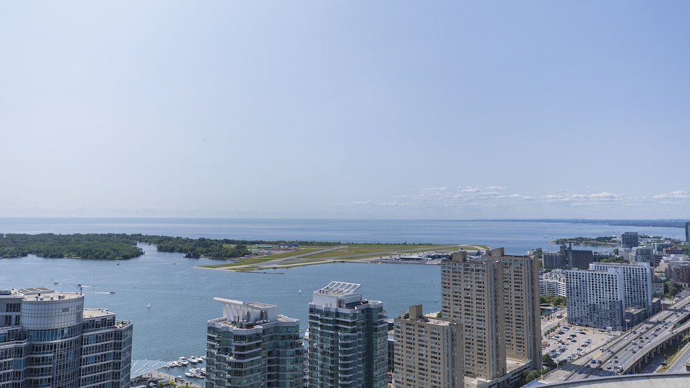 Royal Stays Condominiums - Downtown