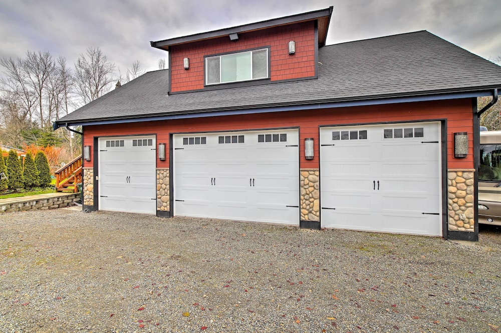 Modern Edgewood Home Near Tacoma w/ Deck! view 3
