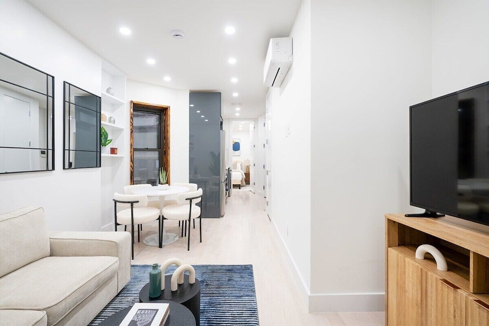 48 Midtown West Apt