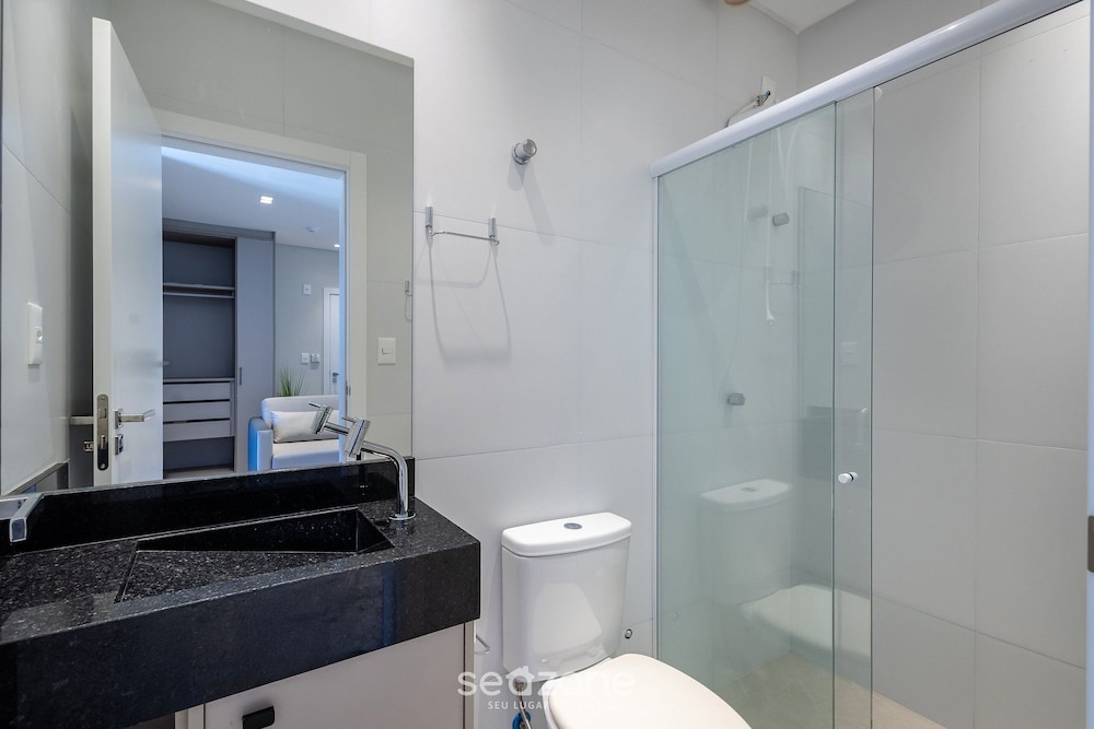 Your Exclusive Stay With Pool and Jacuzzi Just 500 Meters From the Beach - ELF