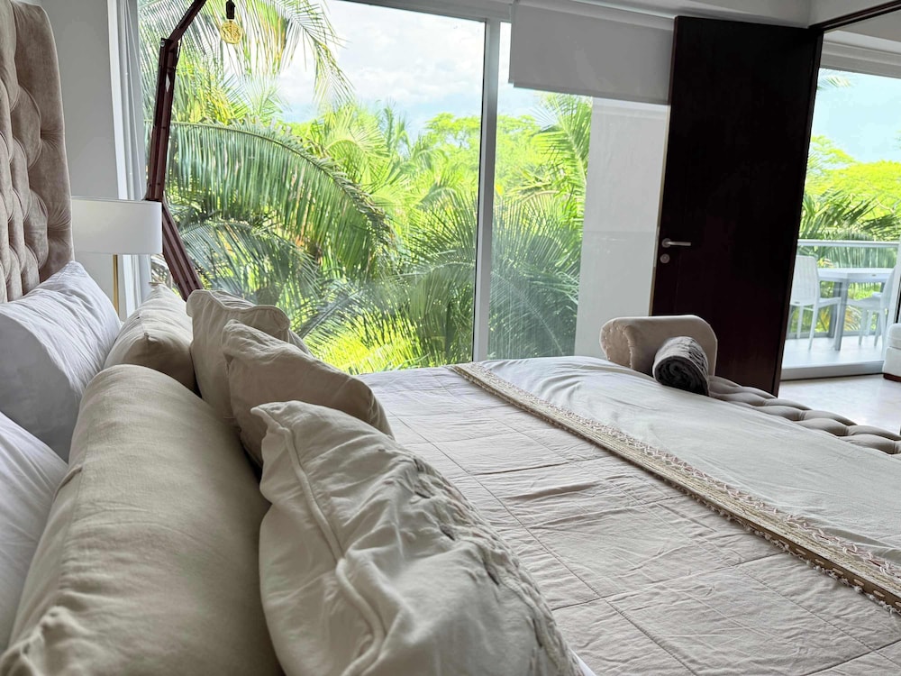Bolongo: Your Exclusive Oceanfront Escape