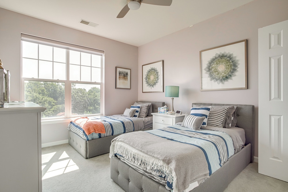 Walkable Condo w/ Drawbridge Views in Cambridge