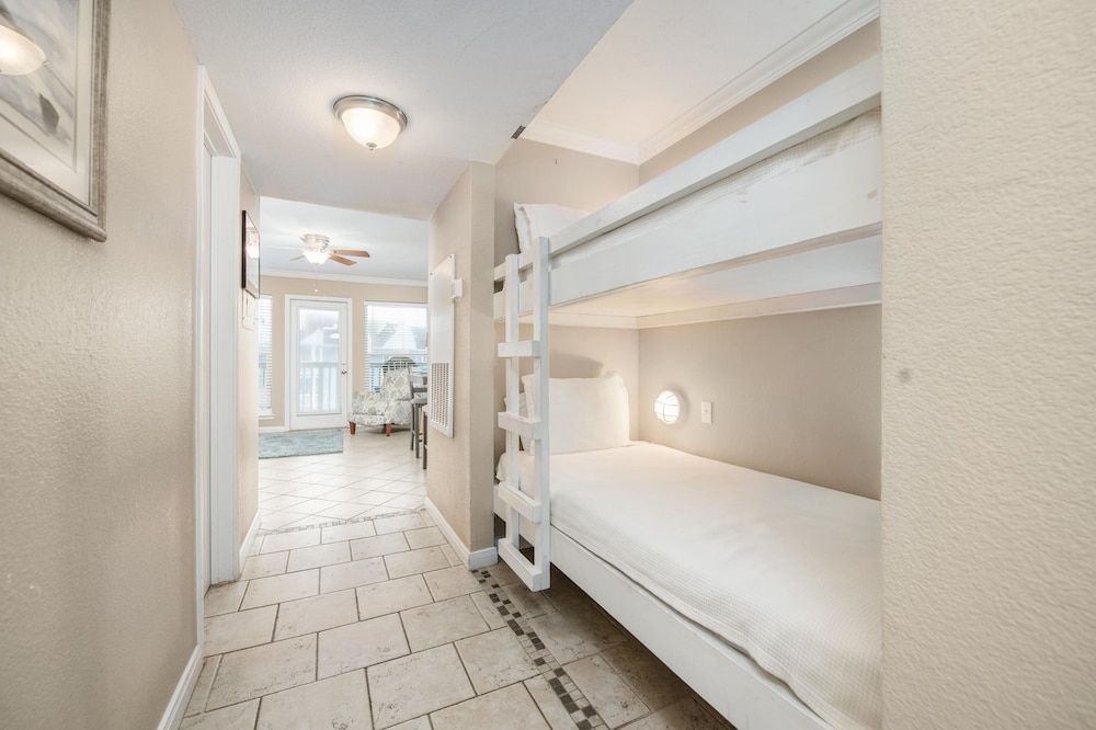 Seascape 1321 1 Bedroom Condo by RedAwning