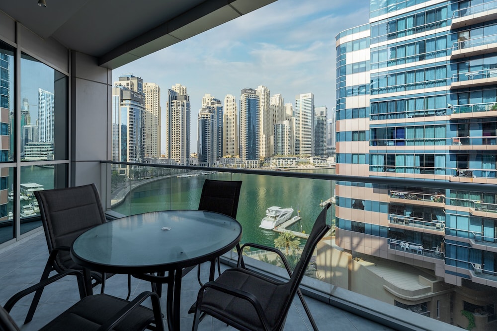 Maison Privee - Sleek Apt with Dubai Marina Vws & Premium Facilities.