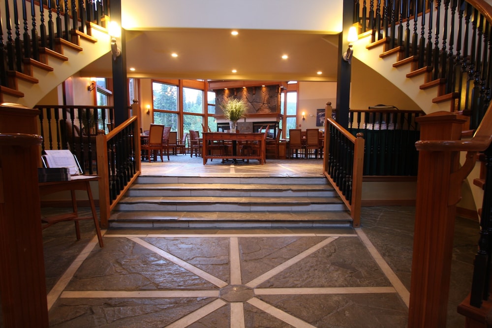 Sun Peaks Vacations - The Pinnacle Lodge - Property Image 1