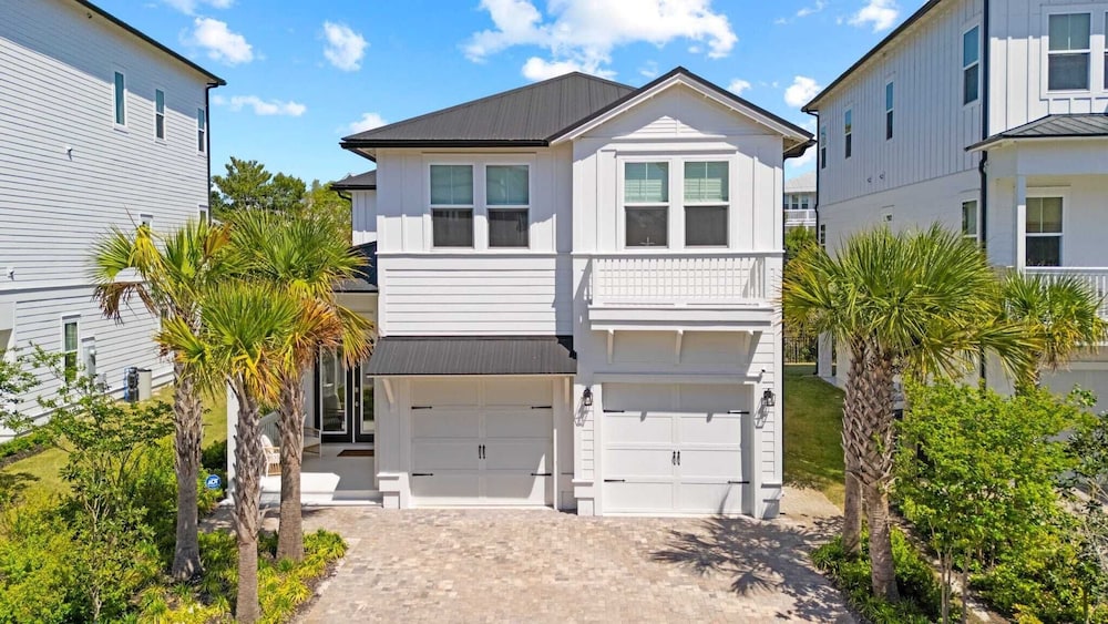Sleeps 20 2 Homes, 9bdr, Arcade Walk to Blue Mountain Beach Access & Eats