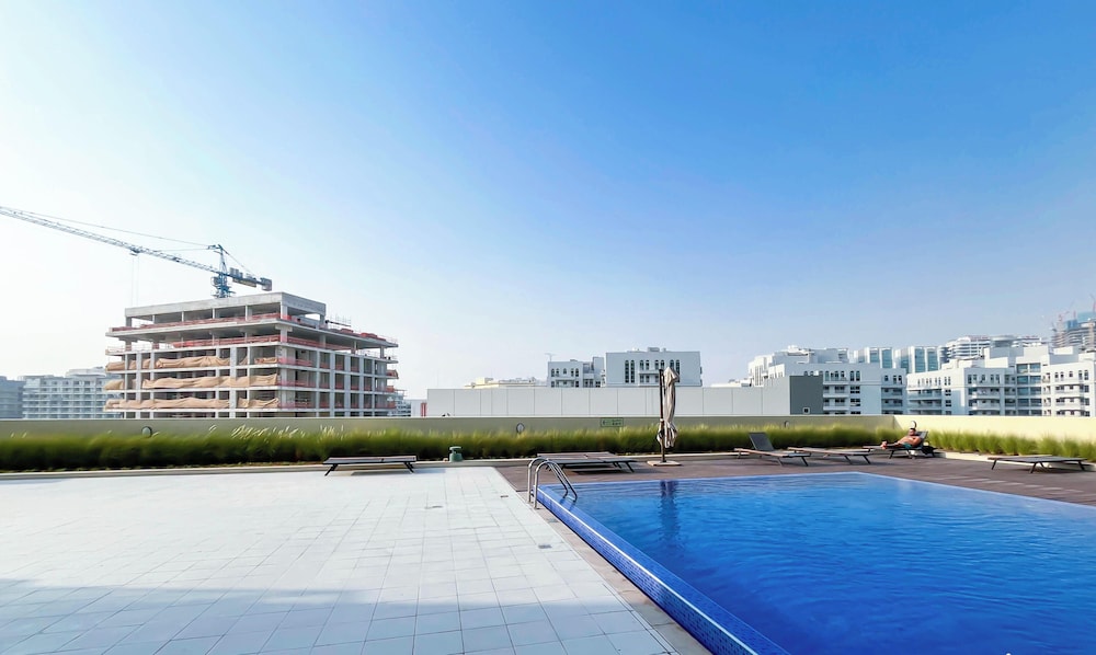 Jewelz Luxury 2BR Balcony, Pool & Garden Views