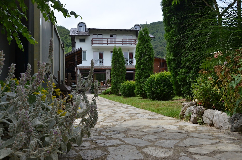 Neron Turist Center