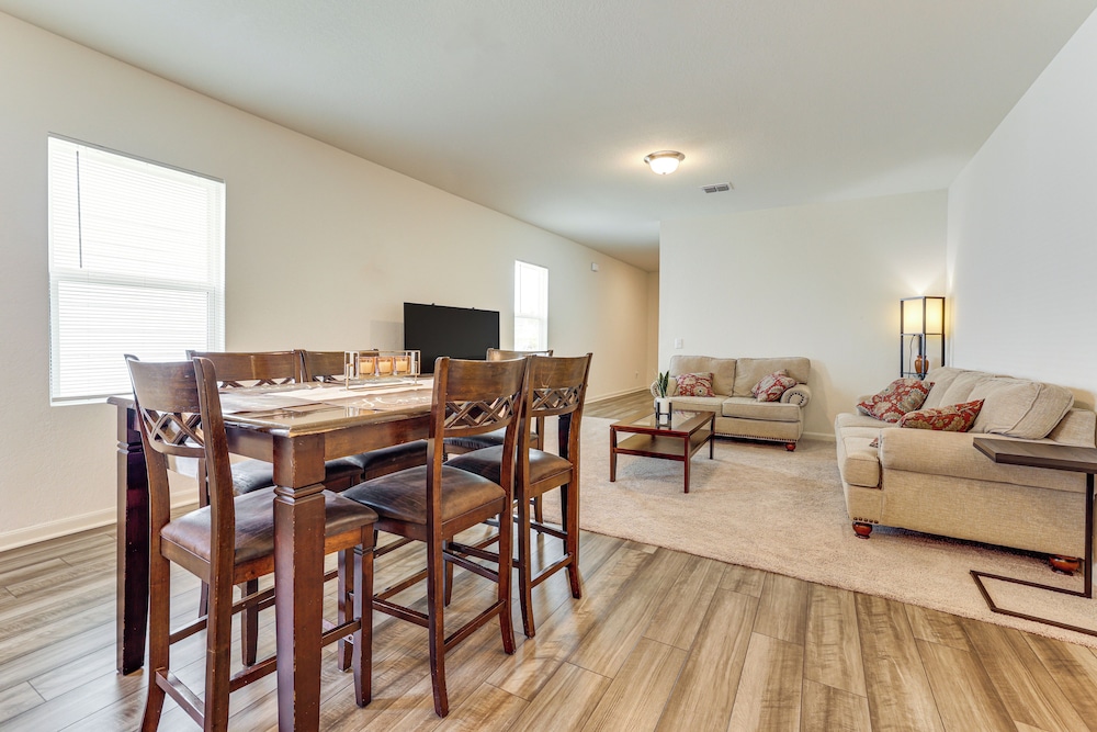 Pool Access: Family Home w/ Yard Near Lackland AFB