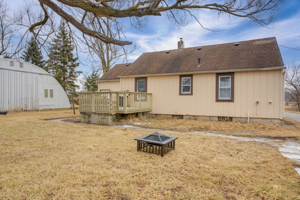 Rural Retreat Near Golf Courses in Ottawa Lake!