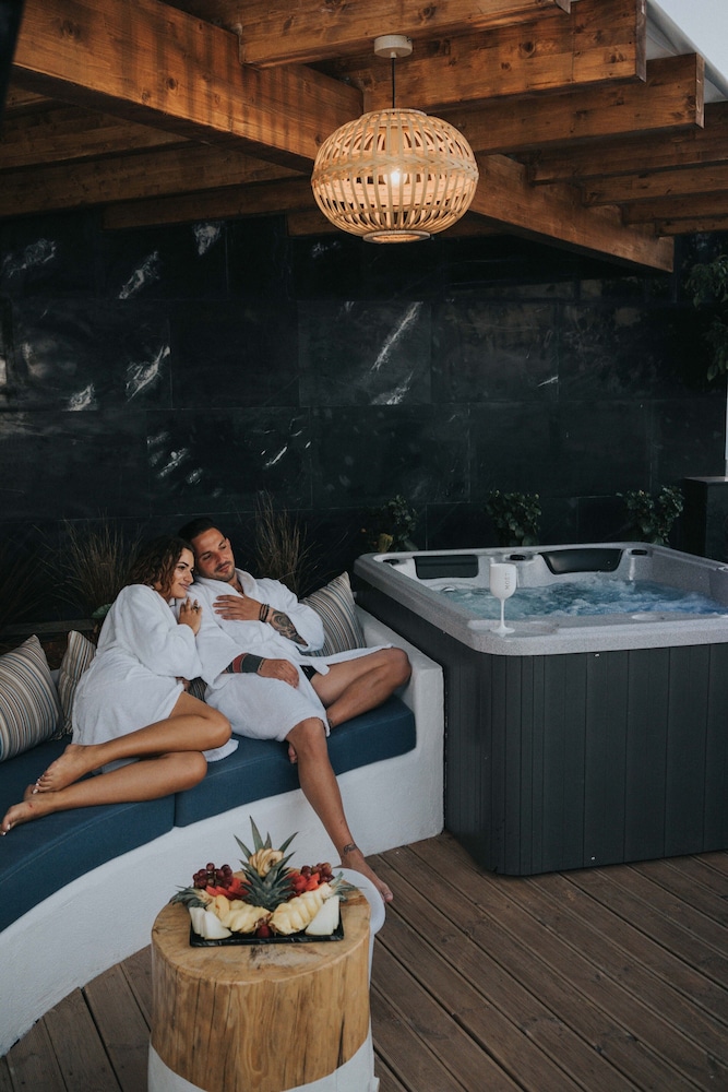 Kahlua Sea View Suites - Adults Only