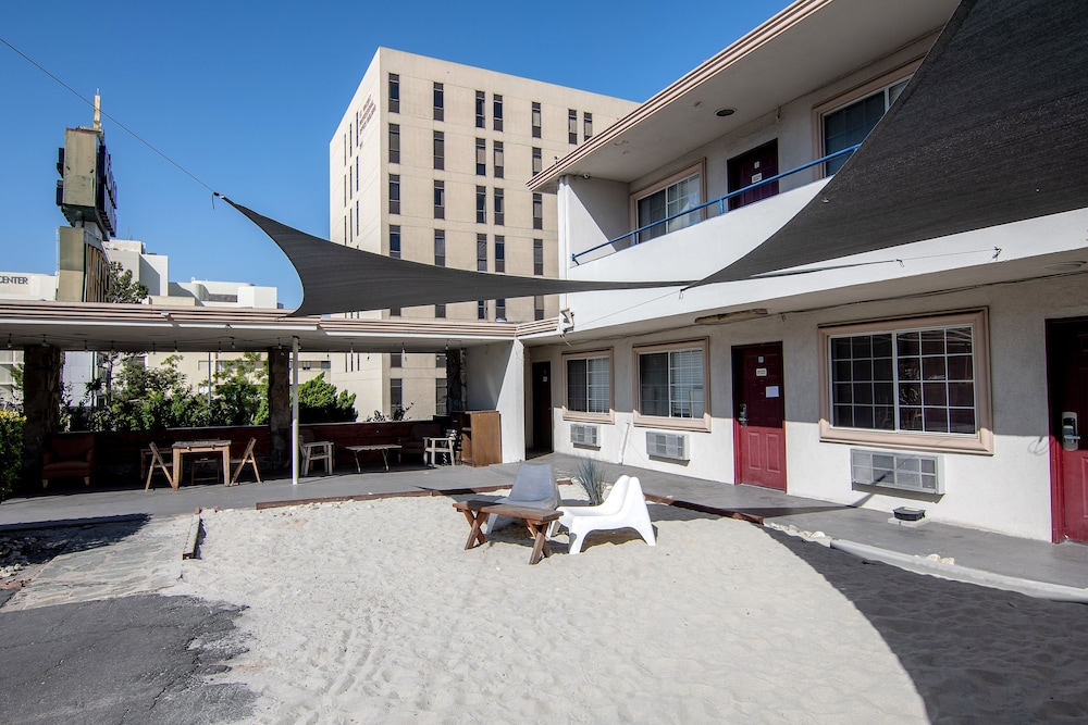 LA Royal Viking Apartments