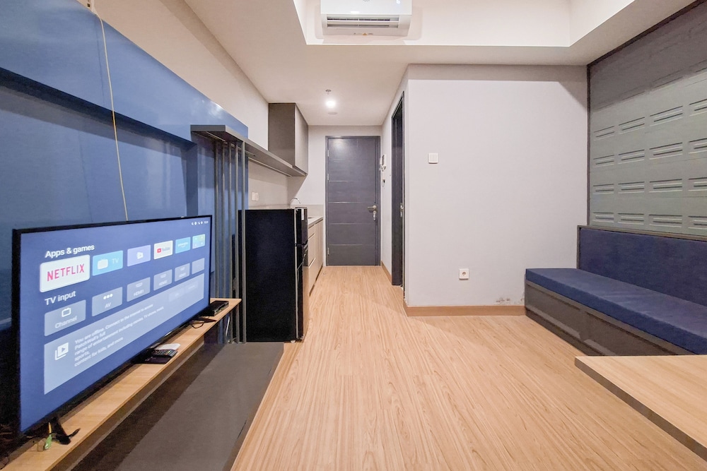 Well Furnished 1Br At Collins Boulevard Apartment