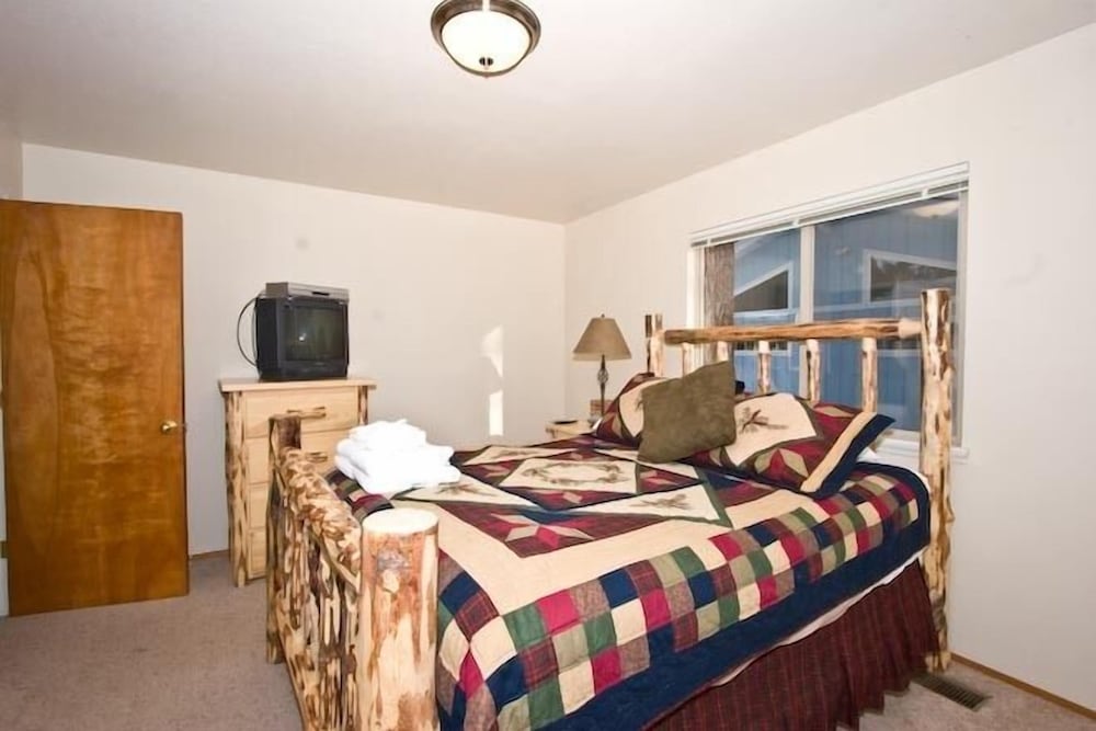 2853 Springwood Dr.