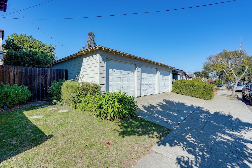 Pet-friendly Condo < 2 Mi to Alameda Beach!