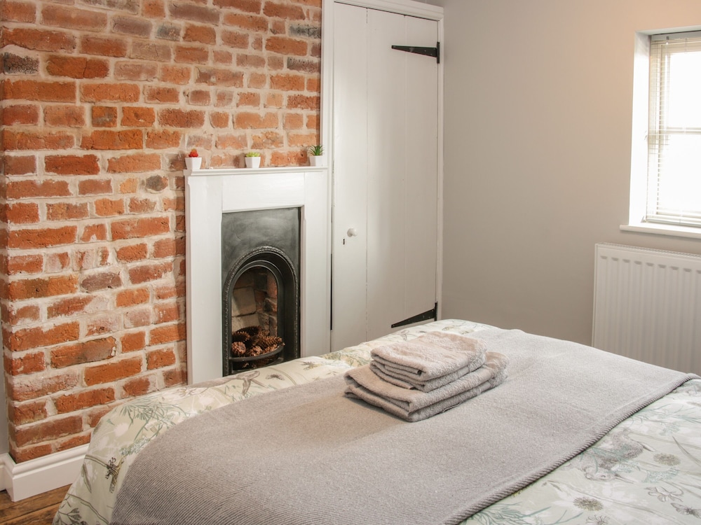 1 Royal Oak Cottages