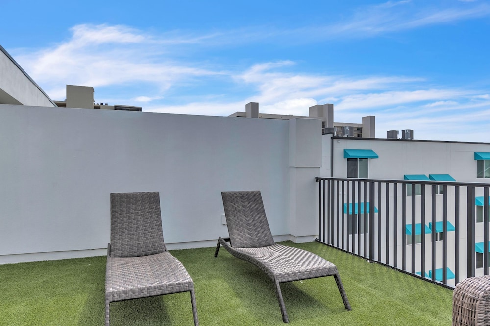 Azul Townhomes A3 - Sunrise