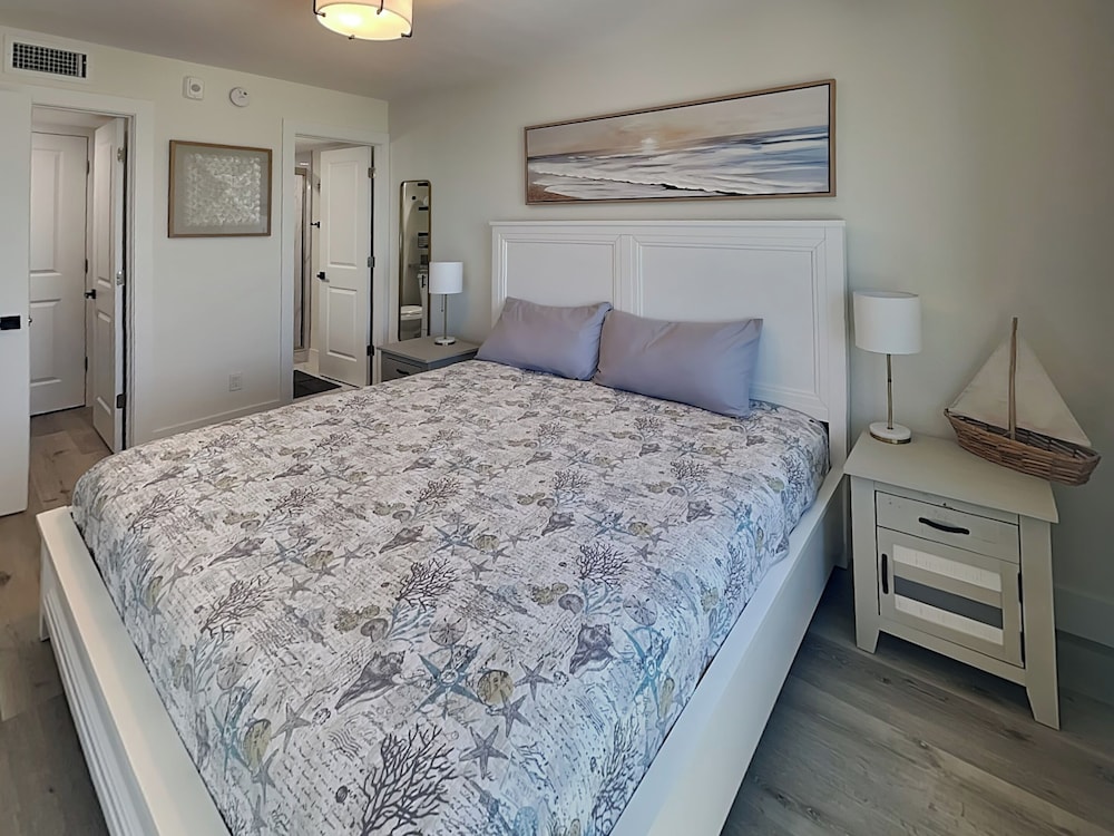 Seaside 4 by Distinctive Beach Rentals