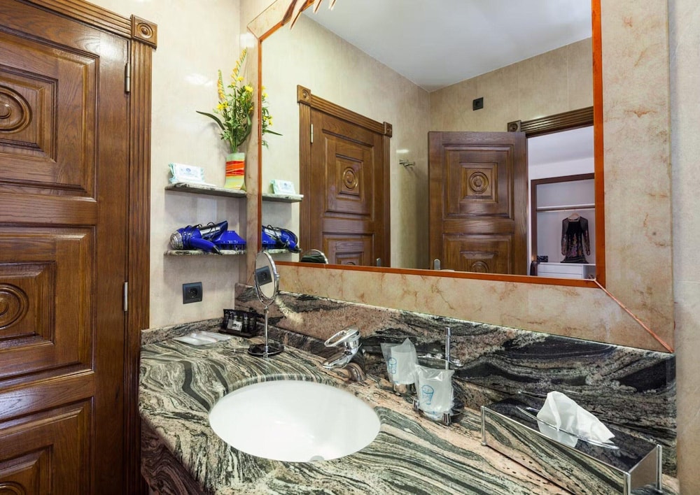 Unique Villa With Outdoor hot tub