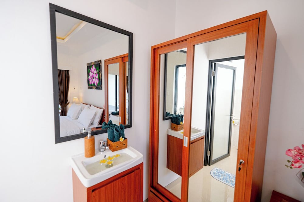 Crystal Flow Guest House & Apartment Canggu