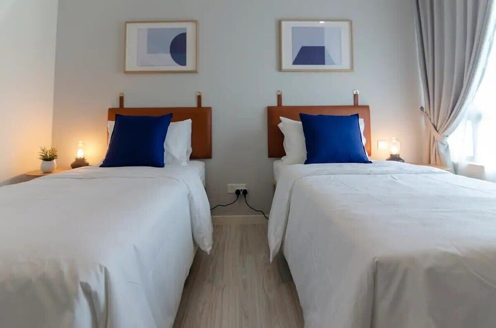 A Comfy & Bright 2BR Suasana Suite 6, Free Parking