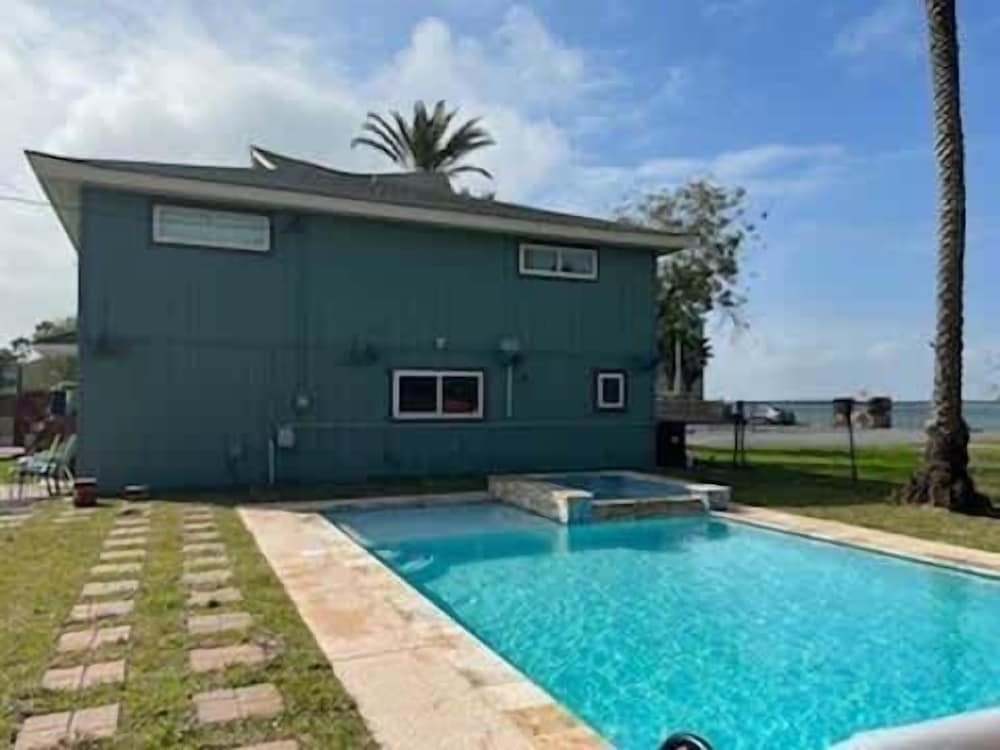 Madre Azul Bay House 3 Bedroom Home