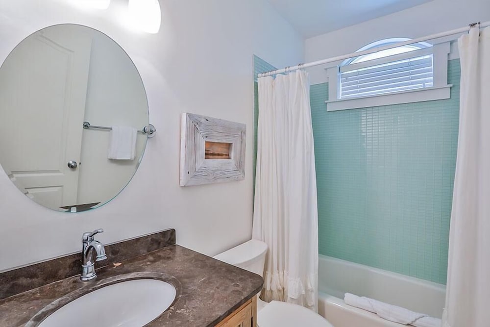 3 by the Sea 3 Bedroom Holiday Home by Five Star Properties
