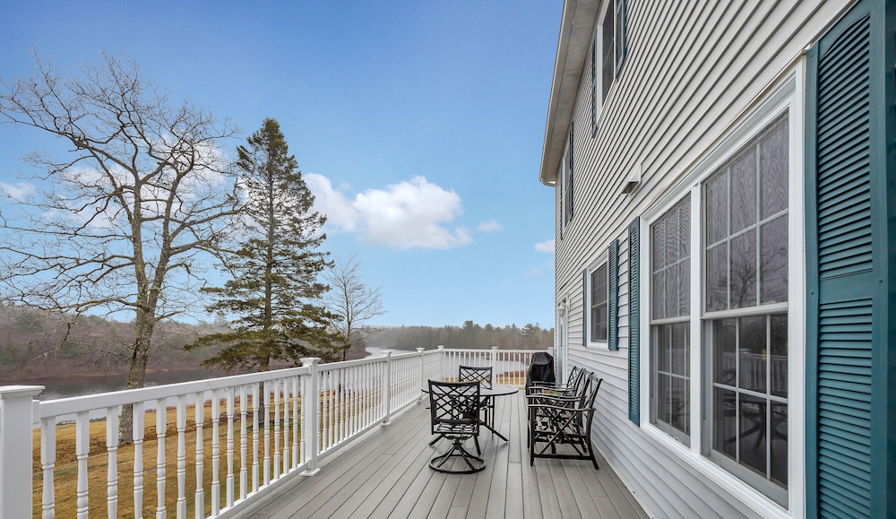 Serene 7br Haven By The Lake 7 Bedroom Home
