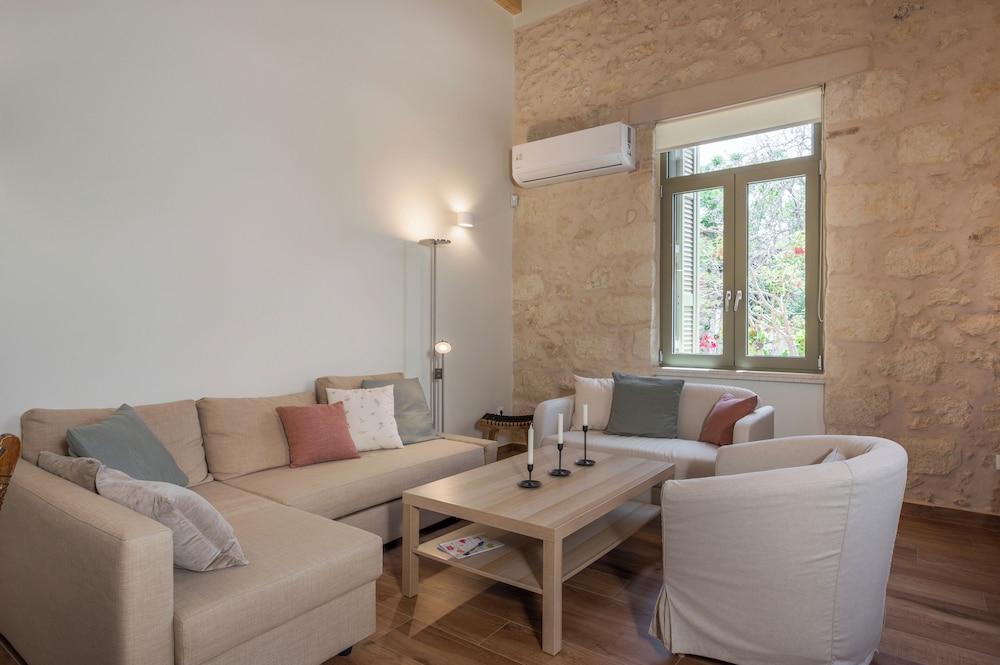 Lithos Residence