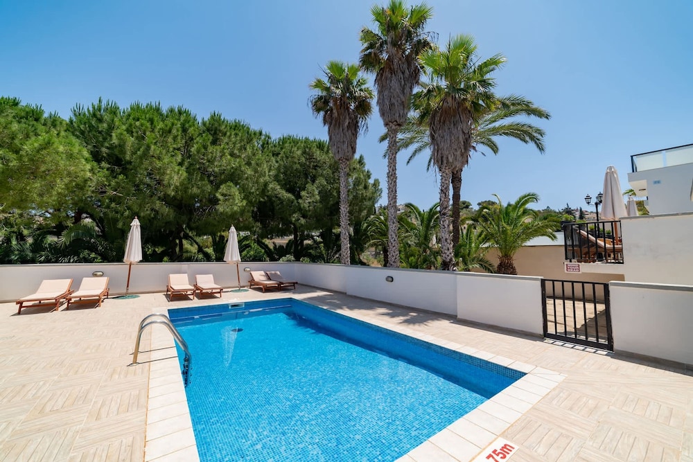Villa Hibiscus 3 Bedroom Villa With Private Pool