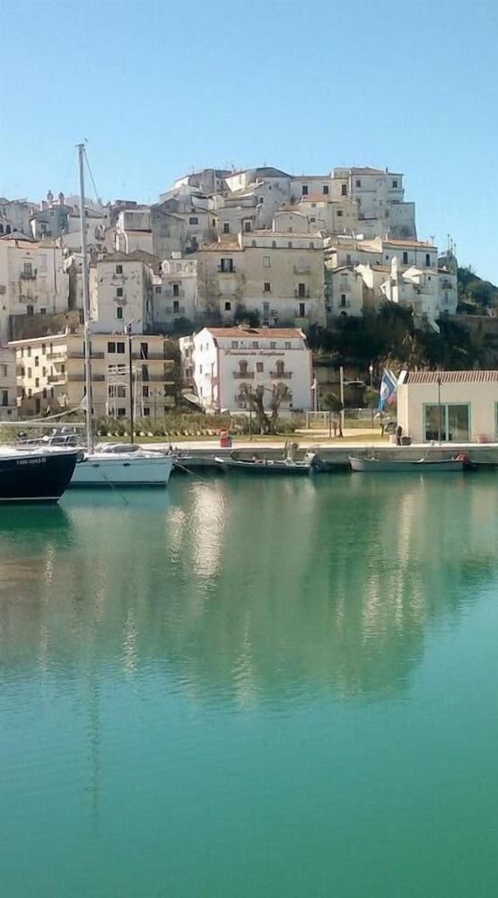 La Scogliera Mare & Relax