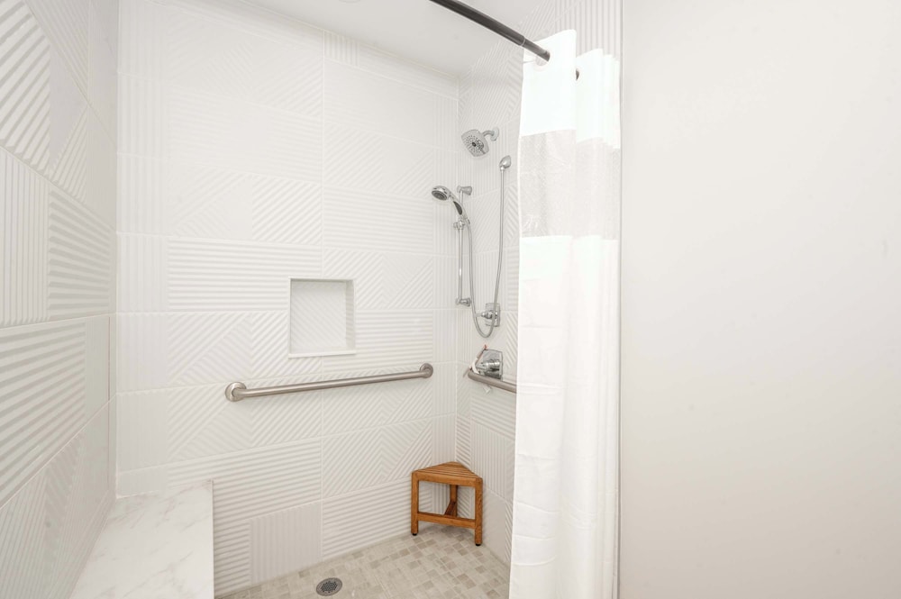The 333 Suites 204 Stay for 2