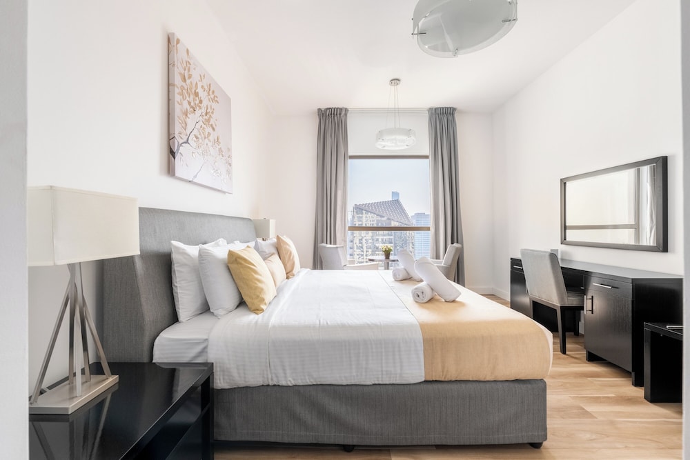 Luxe Marina View Retreat - 2BDRM
