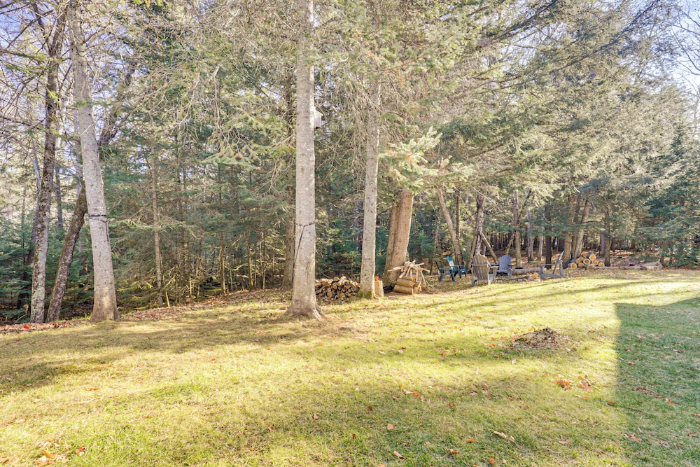 Year-round Chain of Lakes Retreat! Northwoods Home