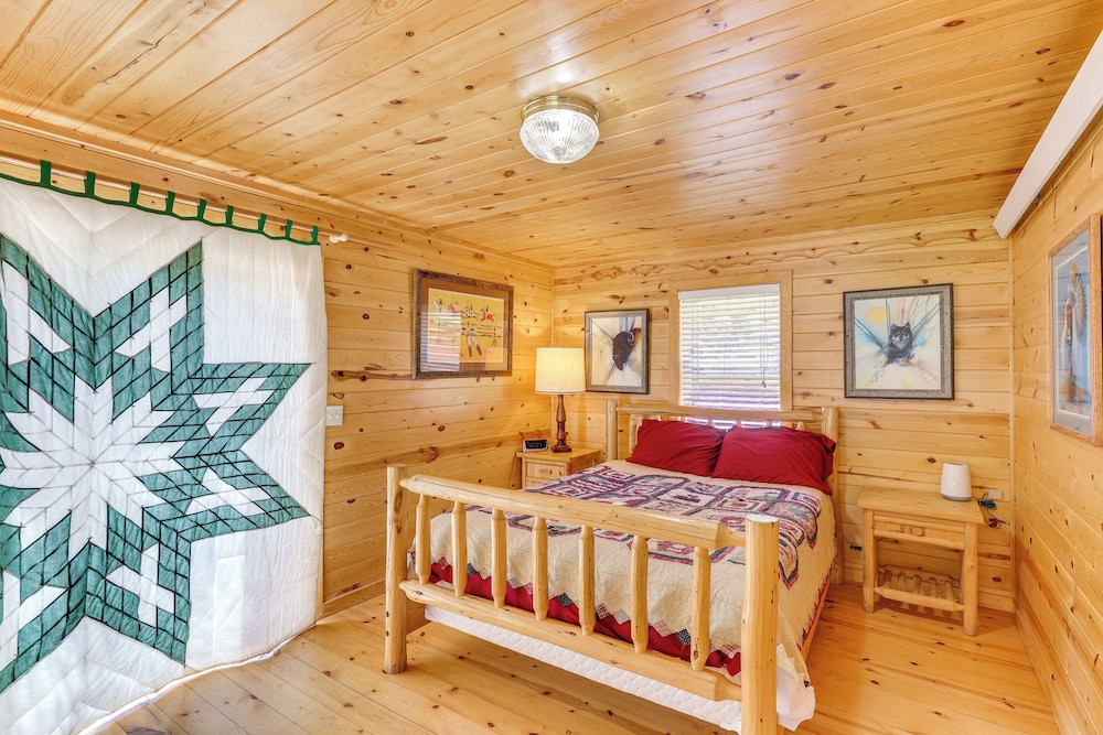 Pets Welcome: Cozy Cabin w/ Deck in Deadwood! view 2