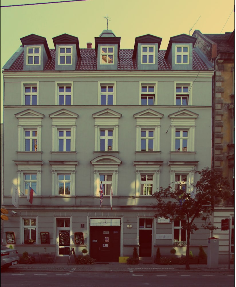 Hotel Explorer Hostel - Image 1