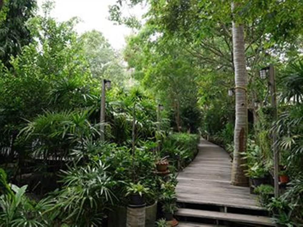 Sunset Cove Resort