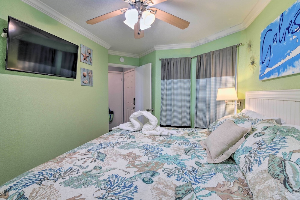 Beachside Condo w/ Pool & Hot Tub in Galveston! view 3