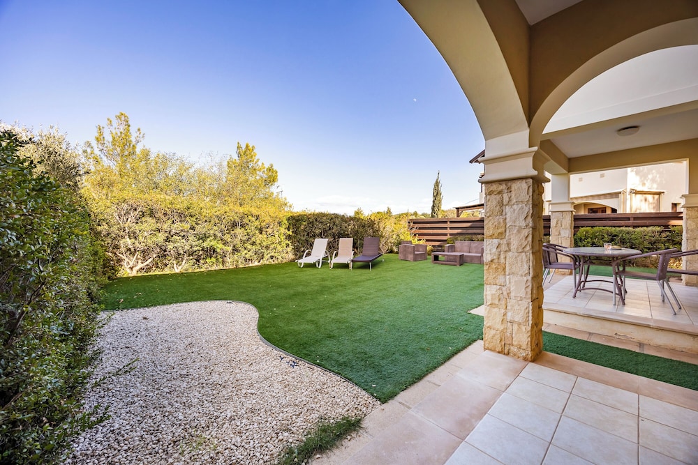 Zc02 Aphrodite Hills- Communal Pool, Garden