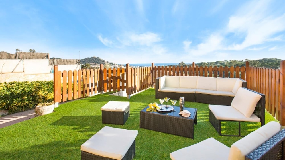 Vila Maer in Blanes With 5 Bedrooms and 2 Bathrooms