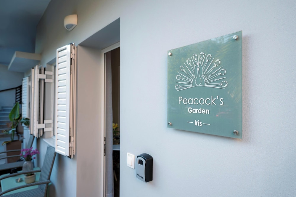 Peacock's Apartments