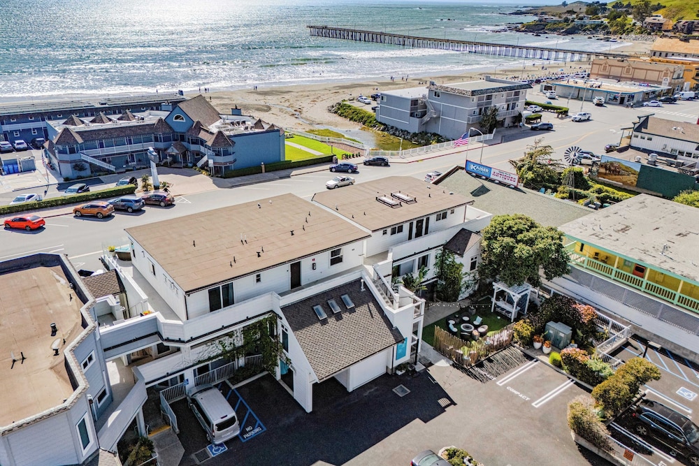 Cayucos Duo 2 Bungalows w/ Views & Lounge Space Pet Friendly