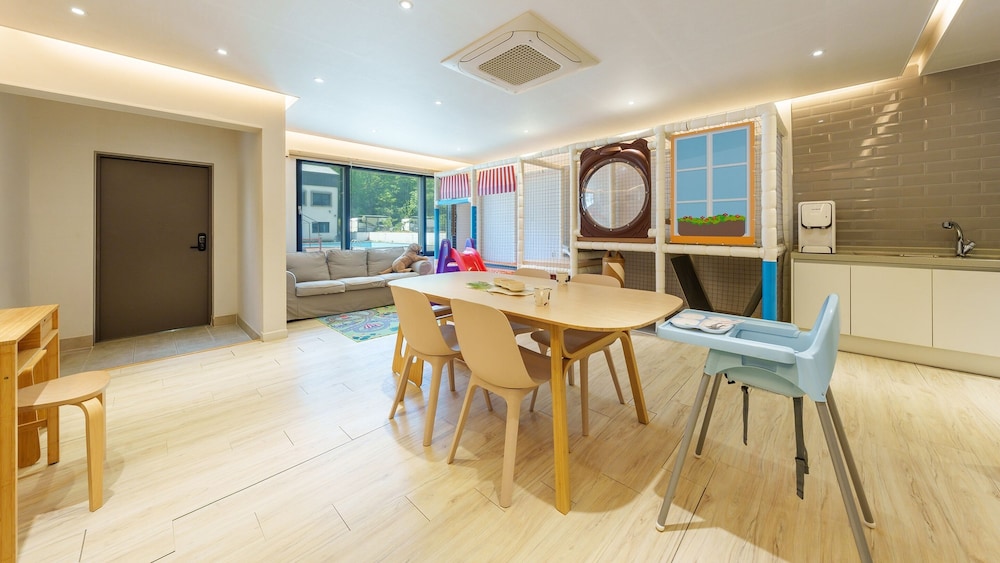 Gyeongju Ain Kids Pool Villa