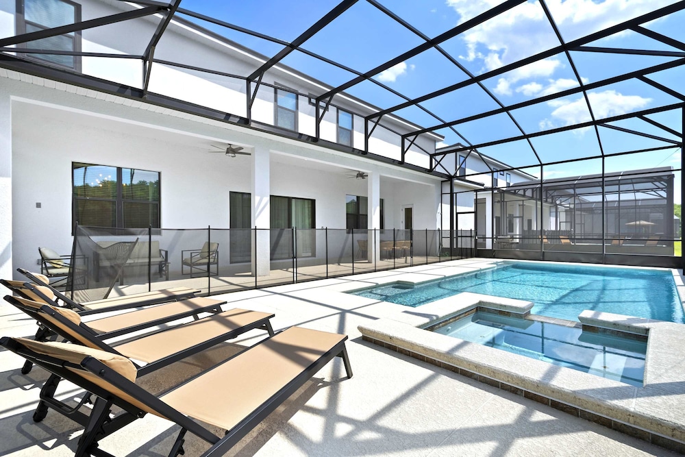 Magical 15-bedroom Villa Game Room, Theater & More!