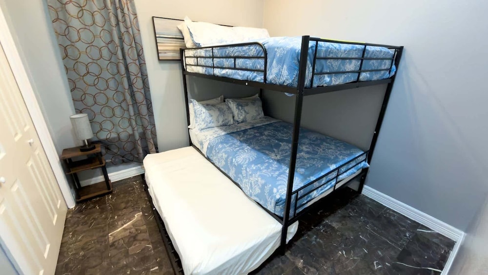 100 Steps To Beach Great Value Pool 2 Bedroom Apts